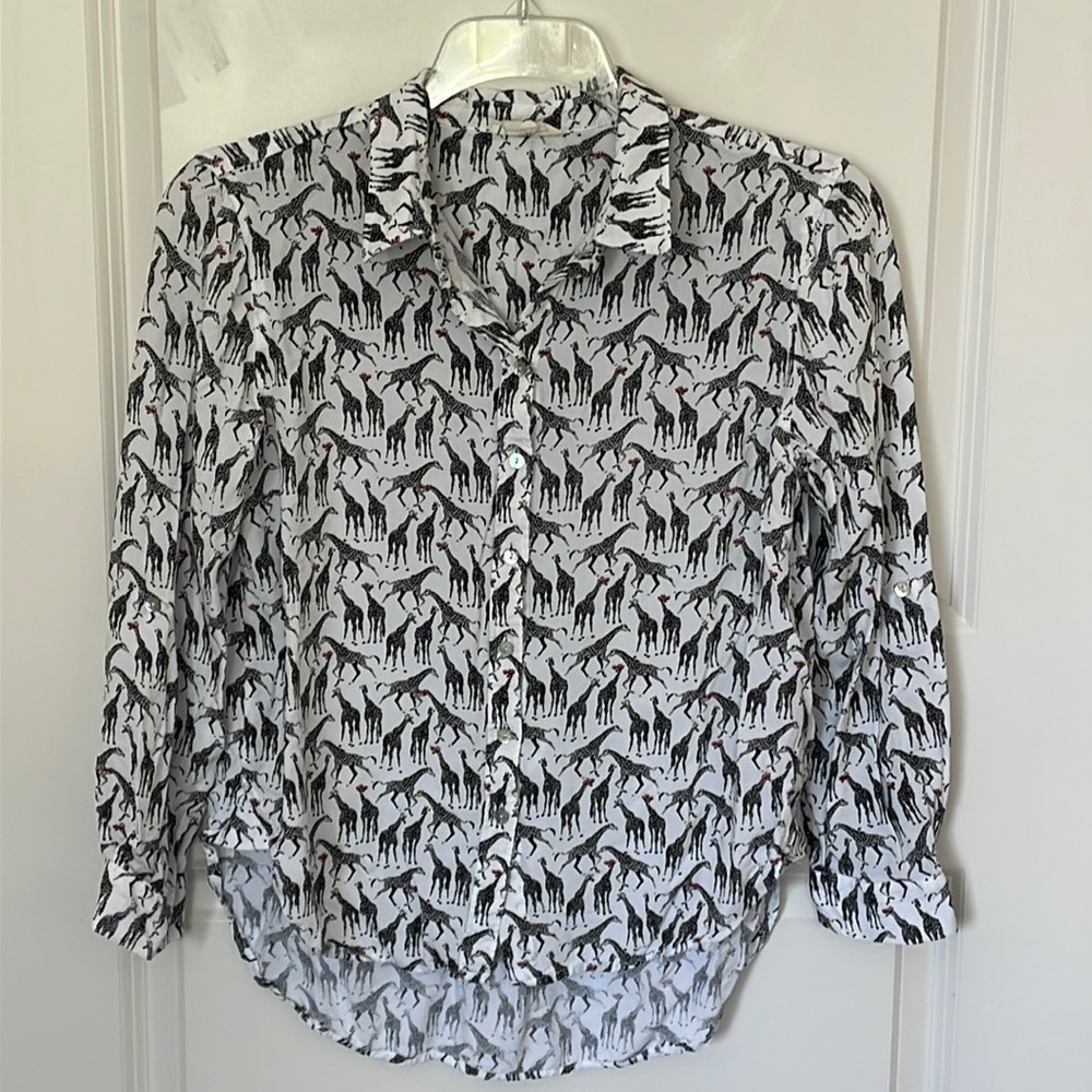 Jane and Delancey Giraffe Novelty Print Button Down Shirt Medium